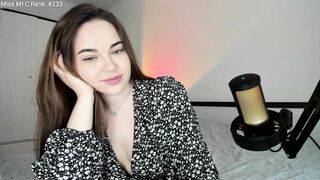 BeeTheQueen Porn Video Record: dildoplay, flexibility, voyeur, dance