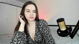 BeeTheQueen Porn Video Record: dildoplay, flexibility, voyeur, dance