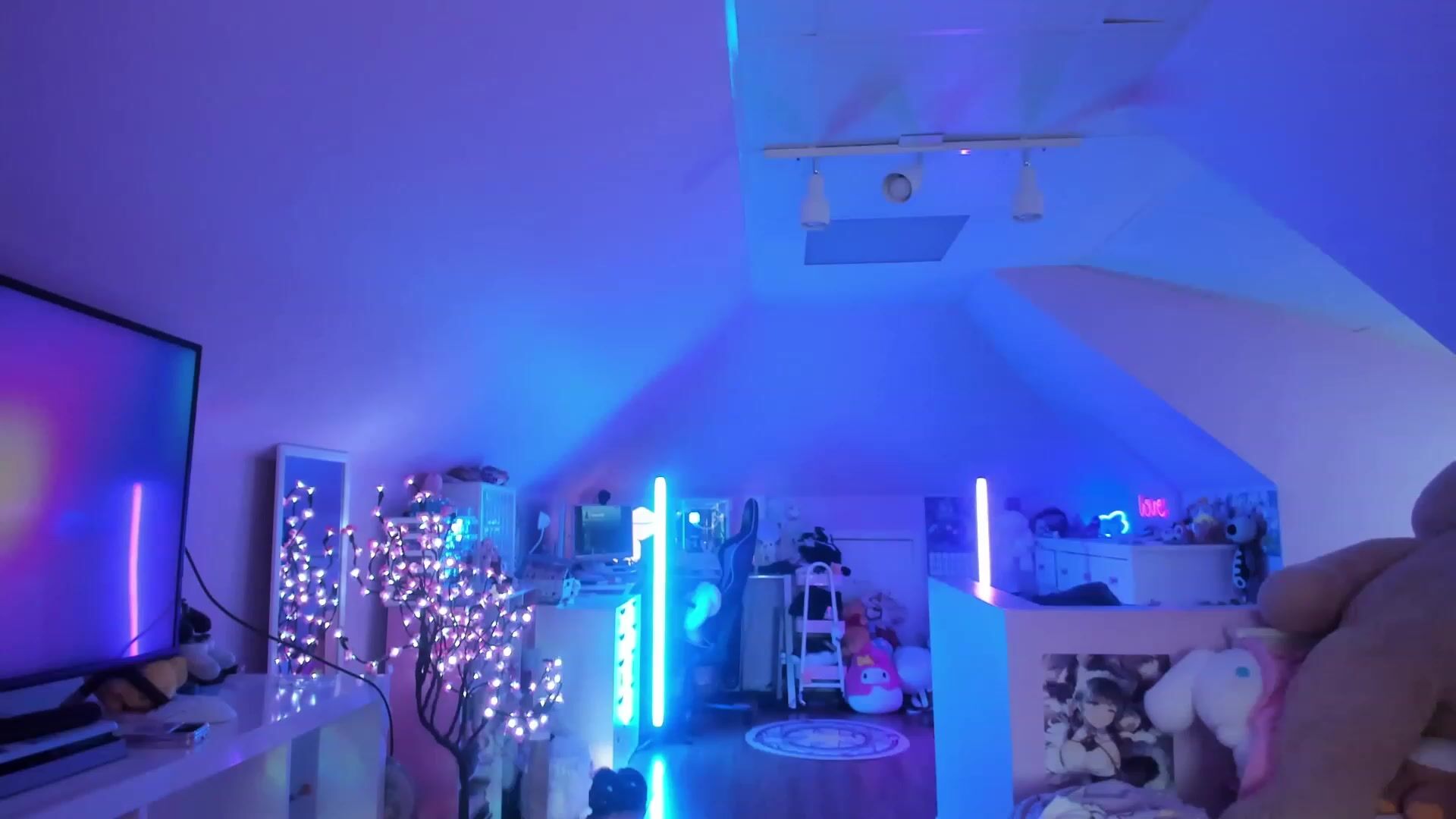 SugaryBunny Porn Video Record: bigpussylips, tongue, smallboobs, fuckme,  dolce