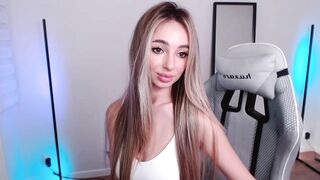 AngelLove__ Porn Video Record: nonnude, face, 18years, goddess, cutie