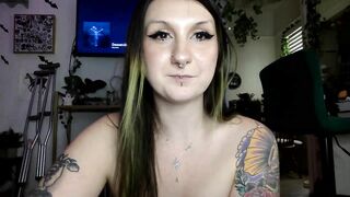 ThorneXo Porn Videos - 420, green hair, kinky, butt plug, tattooed