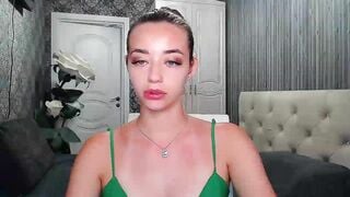 EmeraldLilyyy Porn Videos - private, young, romantic, sweet smile, beautiful