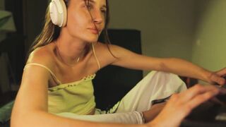 Watch g_ia Hot Porn Video [Chaturbate] - love, tease, feet, funny