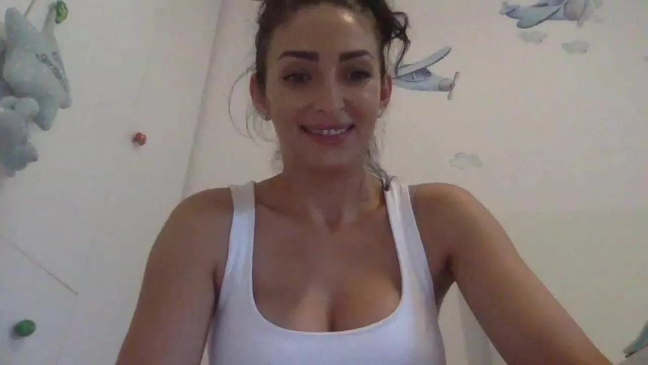 Julia0410 Porn Videos - Smart comunicative skype show, Beautiful natural  hot horny play, Beautiful lovelysmile smiling, Communications