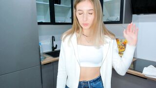 leilahase New Porn Video [Chaturbate] - smalltits, shy, 18, skinny, blonde