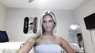 lovelyaveryy Camgirl Porn Video [Chaturbate] - homemaker, yoga, bj, sensual