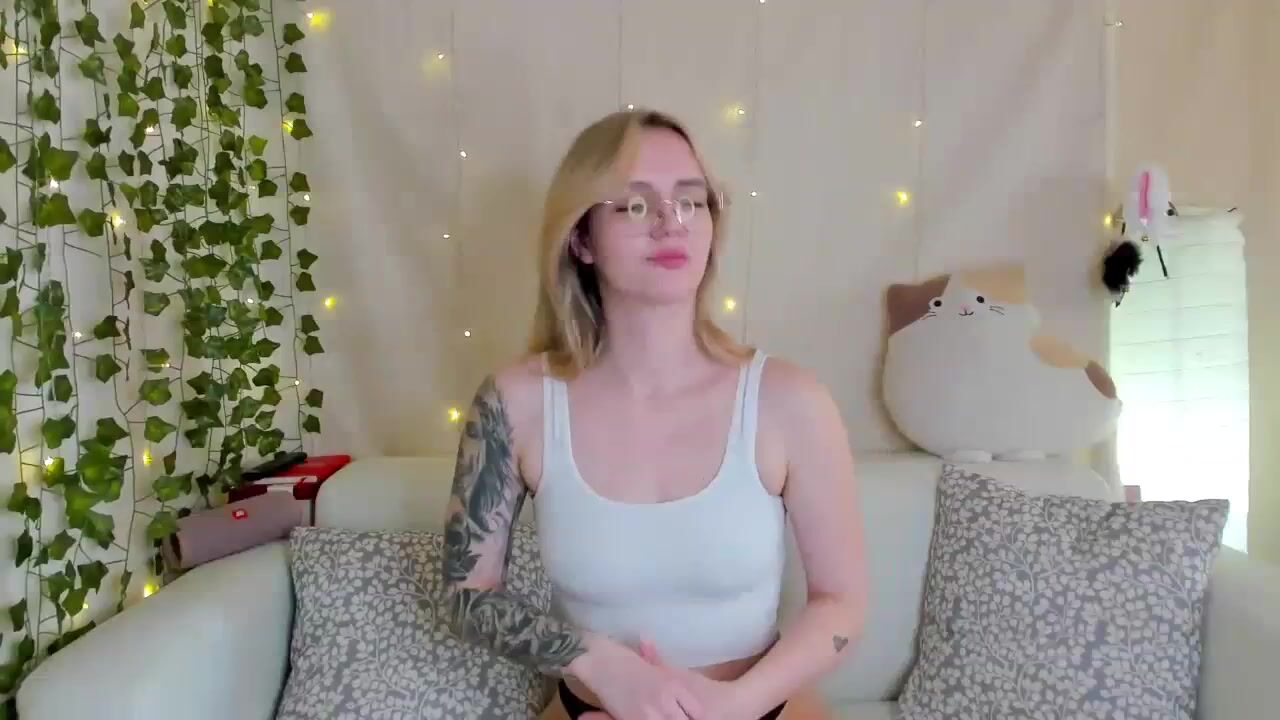 Sonia_moon Porn Videos - kinky, roleplay, striptease, tiny, deepthroat