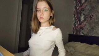 lowress Camgirl Porn Video [Chaturbate] - glasses, new, 18, cute, pvt