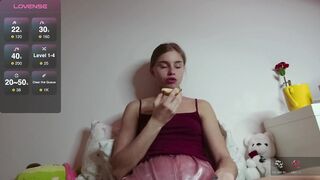 Watch roxxxie_reid Camgirl Porn Video [Chaturbate] - feet, lovense, 18, leggings, smalltits