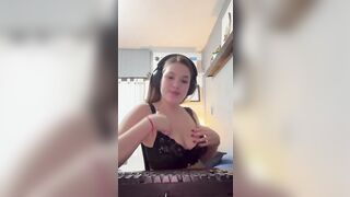 Watch eemilyyyy19 Hot Porn Video [Chaturbate] - new, bigass, natural, 18, bigboobs