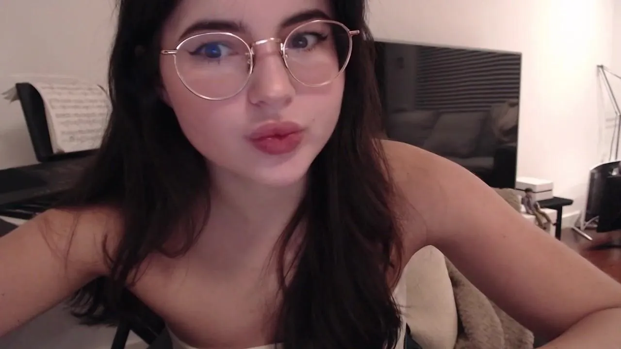 dominatrix welcoming to a fuck and twerk performance