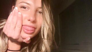 smk0kaahontiis420 Camgirl Porn Video [Chaturbate] - dildo, fullbush, socks, foot