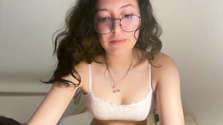 alicatcua Hot Porn Video [Chaturbate] - curly, piercing, topless, facial