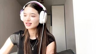 hannabuziak Camgirl Porn Video [Chaturbate] - new, shy, 18, brunette, cute