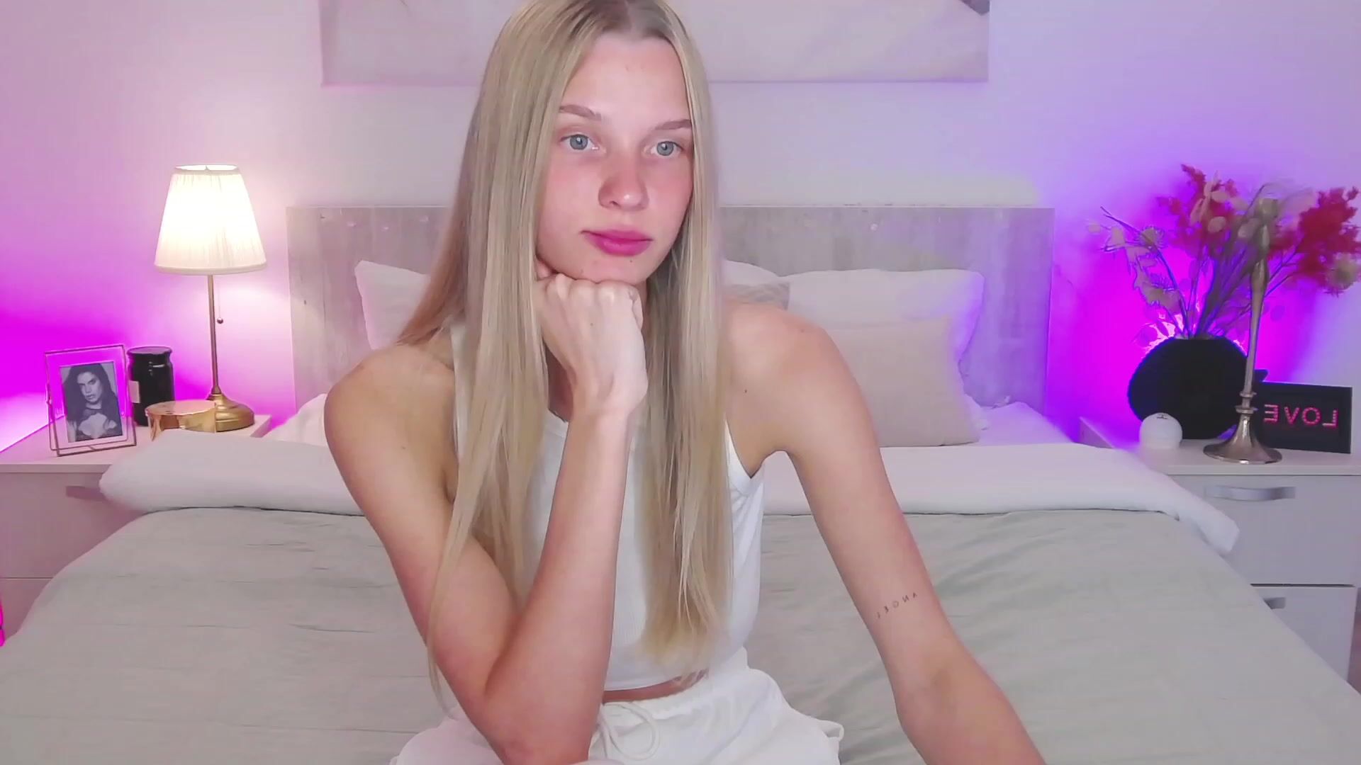 Angell_XO Porn Video Record: tease, Blonde, sweety, beuatiful, natural