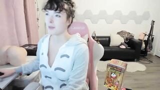 Watch tiggerrosey Porn Hot Videos [Chaturbate] - cleavage, curlyhair, brunette, bigboobs, little