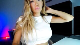 BeyBeee Porn Video Record: long legs, big boobs, rapunzel, green eyes, sexy