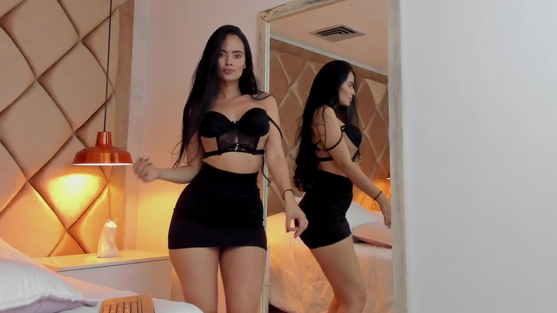Slideshow chaturbate emiilycampbell.