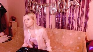 Watch mailin_harrington Webcam Porn Video [Stripchat] - striptease, flashing, blondes, masturbation, hairy-teens